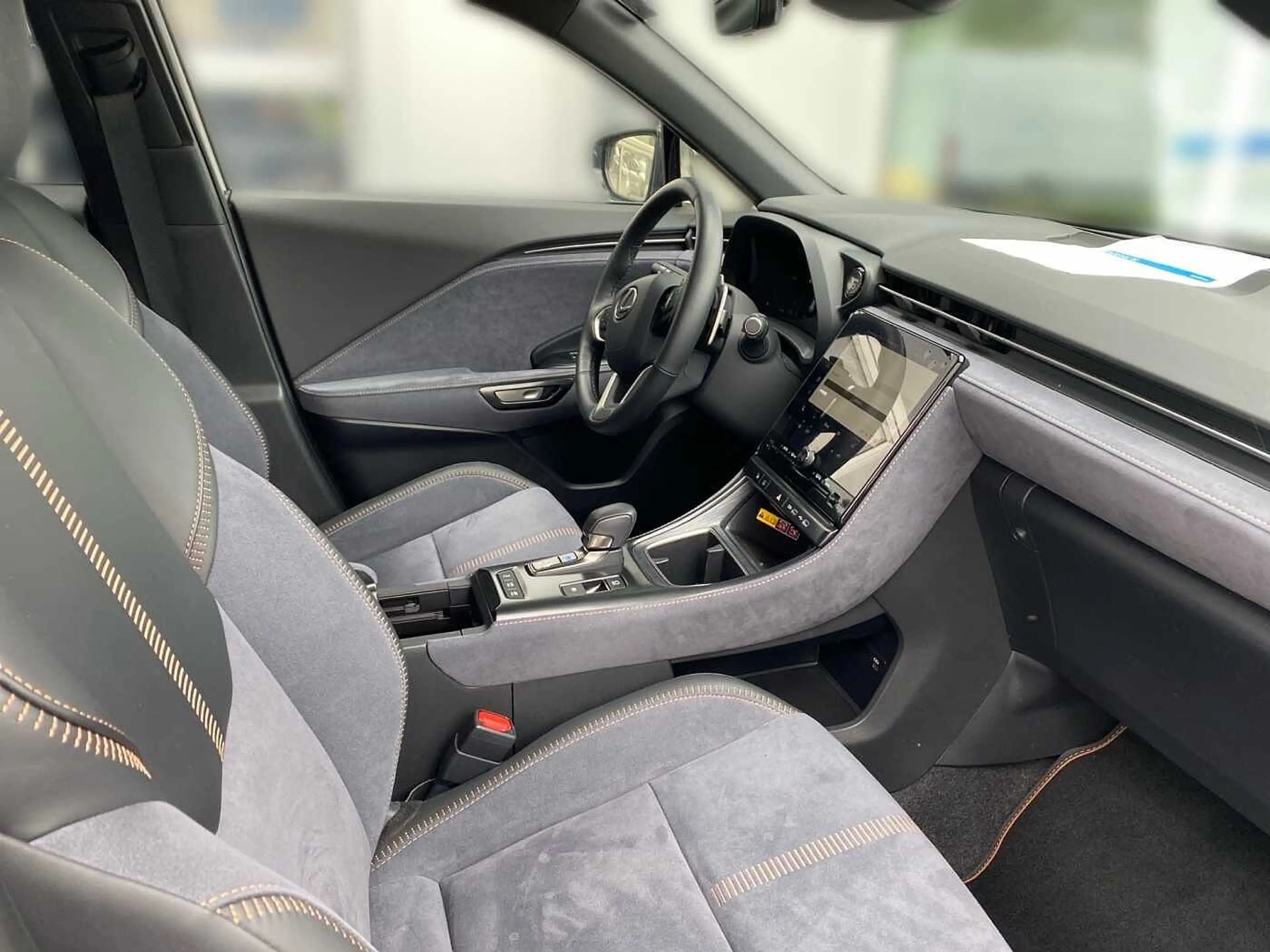 Lexus LBX 1.5 Hybrid 4X4 Cool LED LEDER KAMERA — photo 6