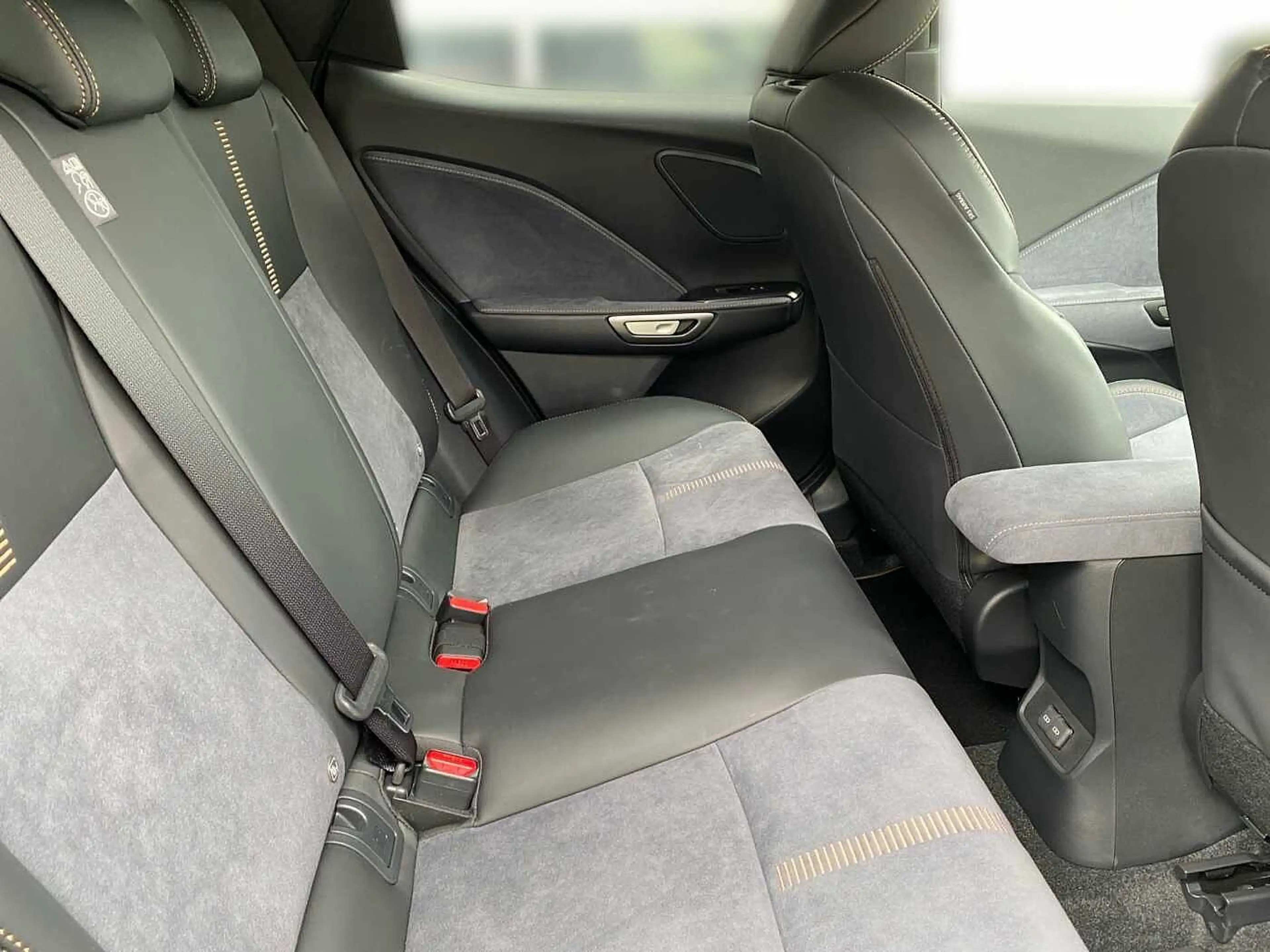 Lexus LBX 1.5 Hybrid 4X4 Cool LED LEDER KAMERA — photo 7