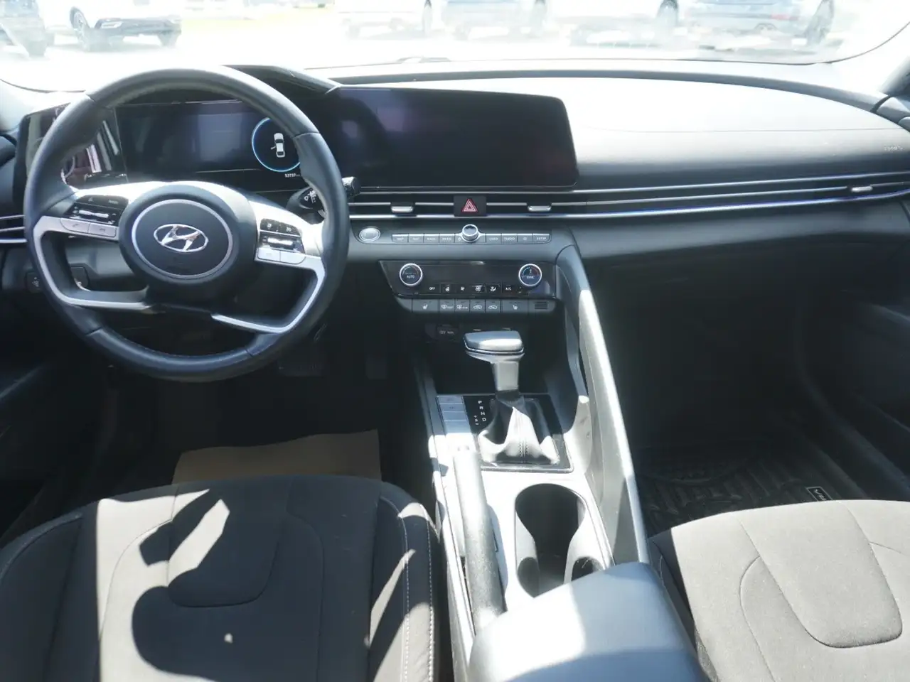 Hyundai ELANTRA снимка Hyundai ELANTRA