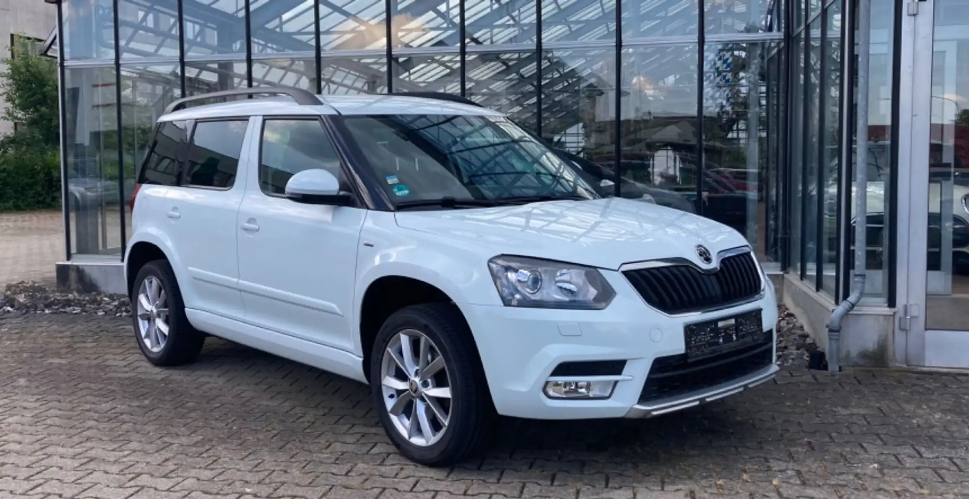 Skoda Yeti Joy 1.4 TSI 4x4 PDC Bi-Xenon Allrad Alu17" Bianco - 2
