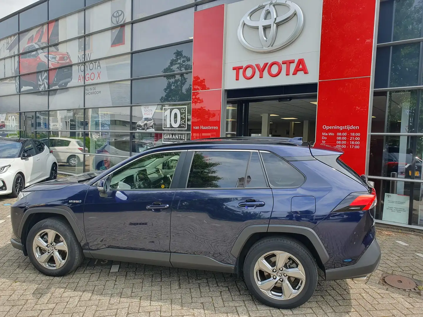 Toyota RAV 4 2.5 Hybrid 218pk CVT Dynamic Blauw - 2