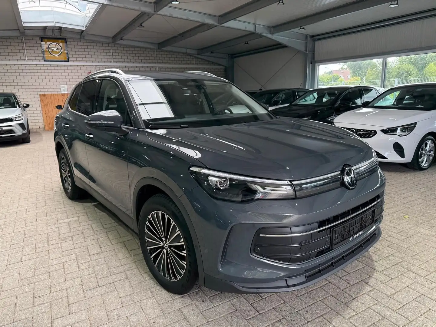Volkswagen Tiguan 2.0 TDI DSG Life RFK ACC LED SHZ LHZ Gris - 2