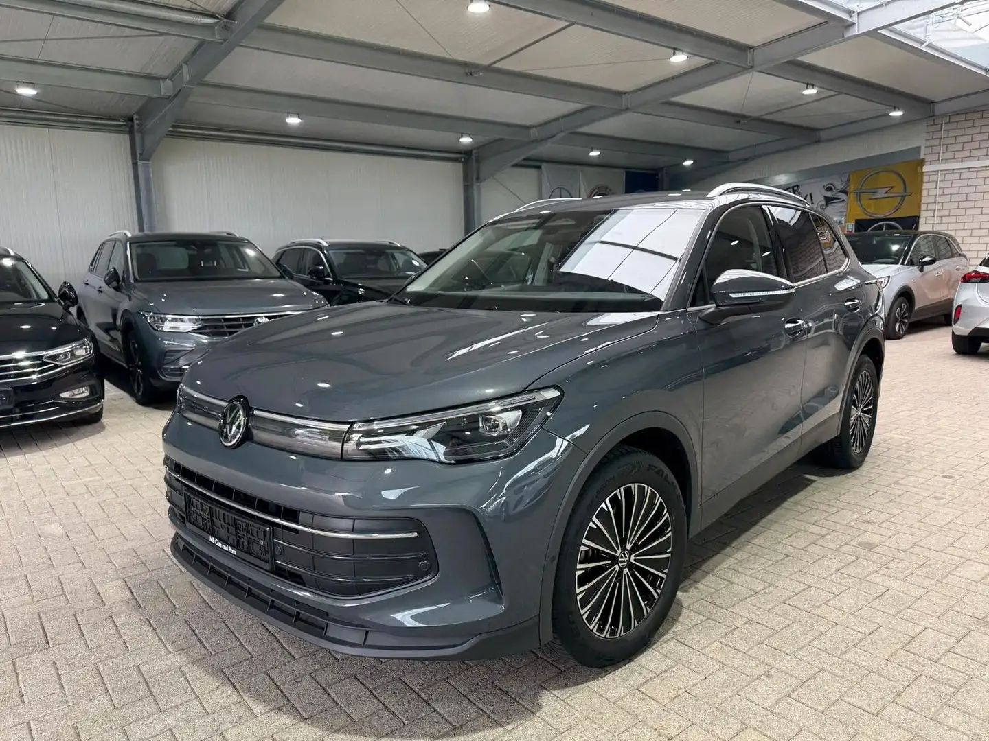 Volkswagen Tiguan 2.0 TDI DSG Life RFK ACC LED SHZ LHZ Gris - 1