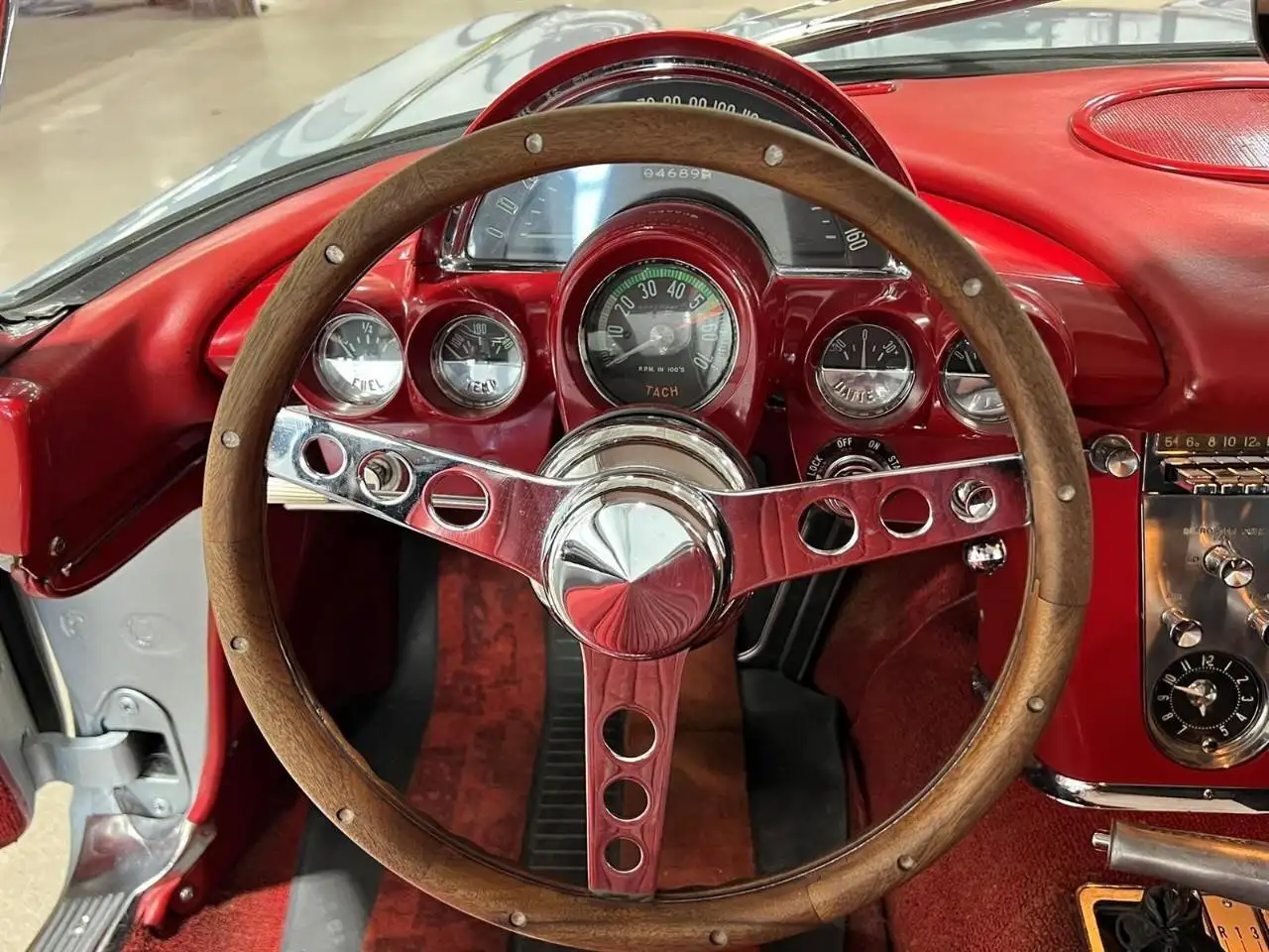 Chevrolet Corvette снимка Chevrolet Corvette