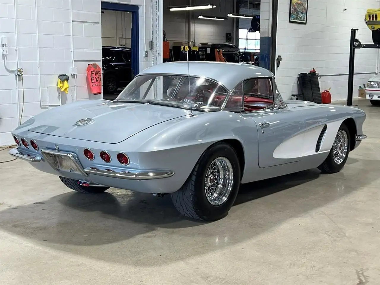 Chevrolet Corvette снимка Chevrolet Corvette
