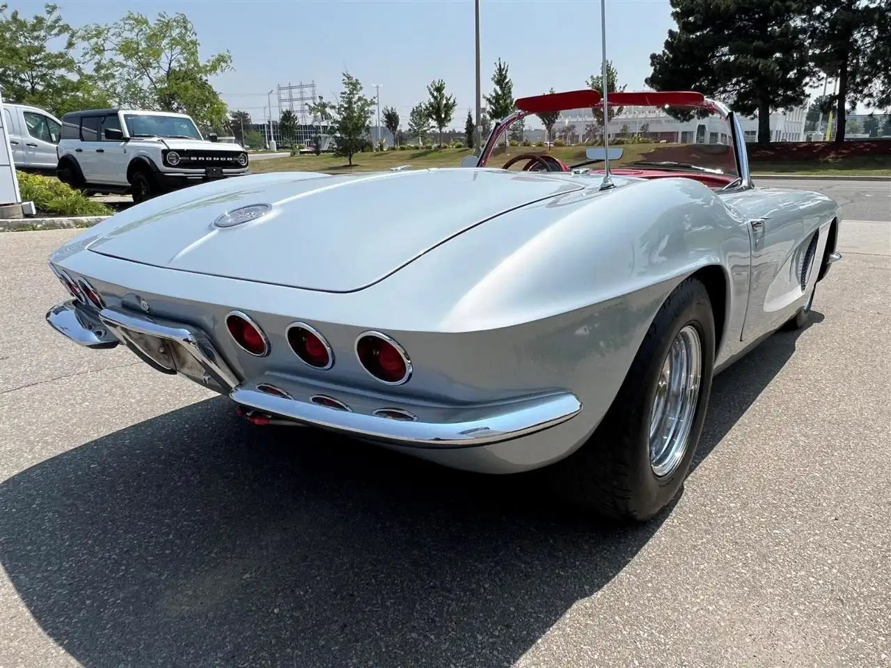 Chevrolet Corvette снимка Chevrolet Corvette
