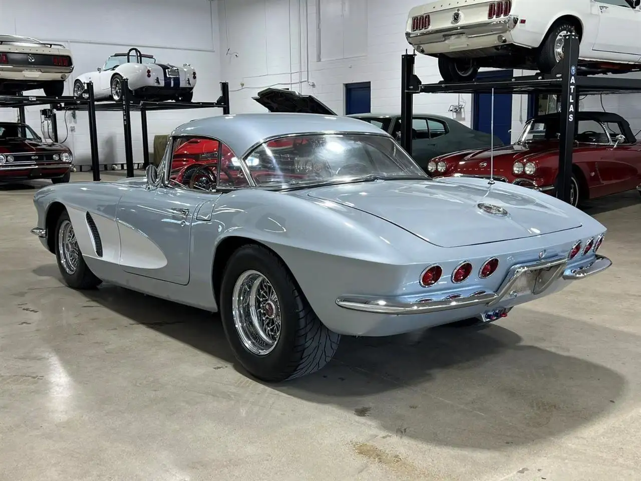 Chevrolet Corvette снимка Chevrolet Corvette