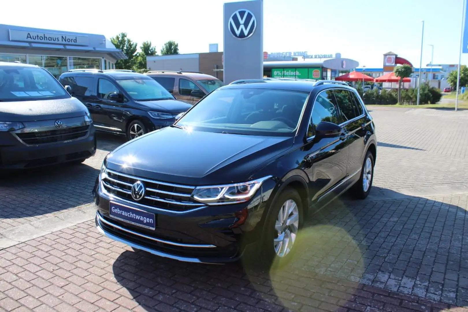 Volkswagen Tiguan Elegance 2.0 TDI DSG AHK Sthzg. Schwarz - 1