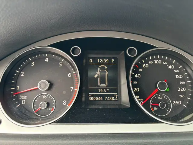 Volkswagen Passat view 14