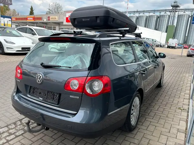 Volkswagen Passat view 4
