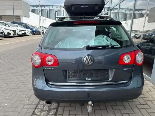Volkswagen Passat view 5