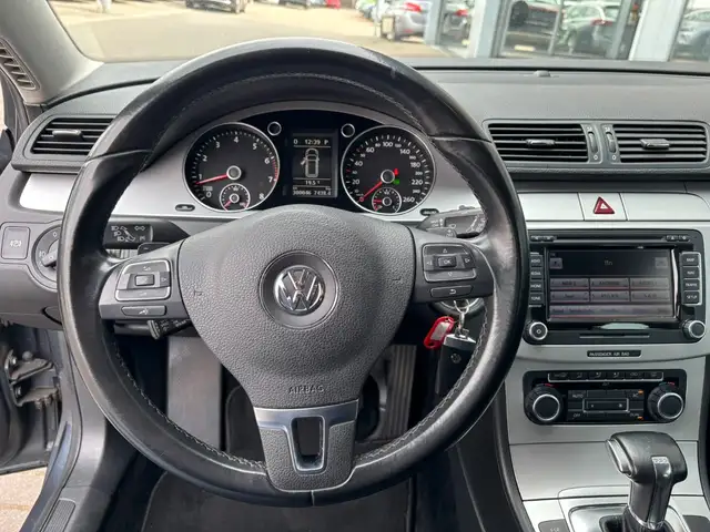 Volkswagen Passat view 13