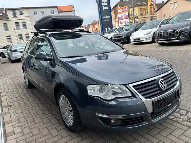 Volkswagen Passat view 3