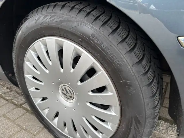 Volkswagen Passat view 8