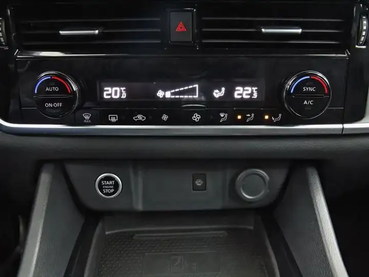 Nissan Qashqai DIG-T mHEV 4x2 Acenta (2021) 2023, foto 22
