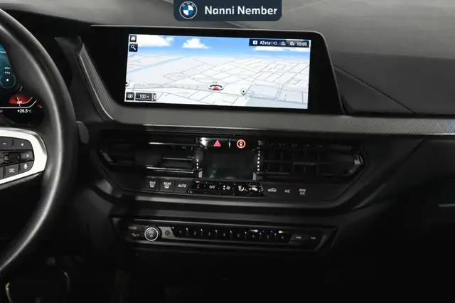 BMW 1 Series view 13