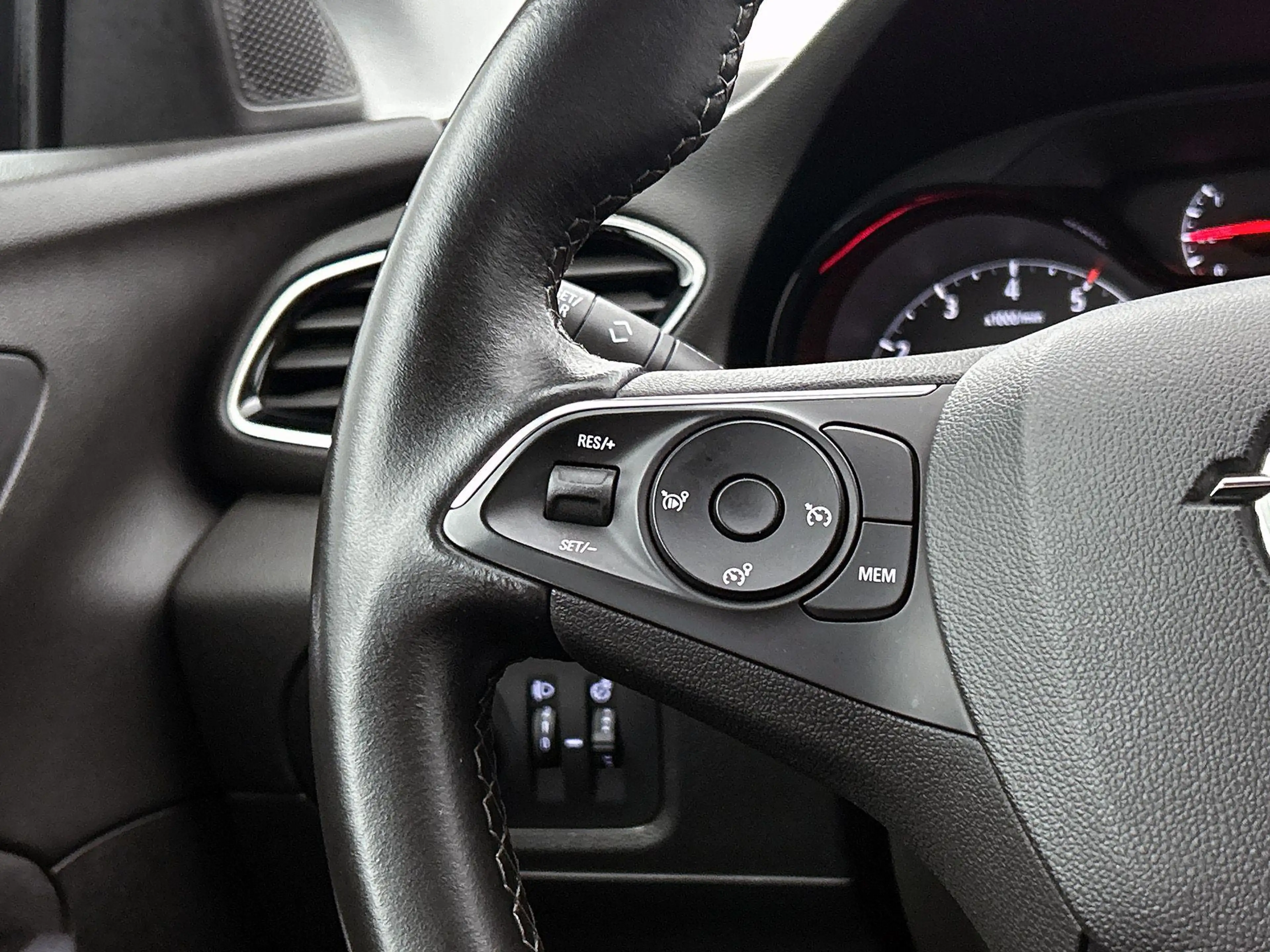 Opel Grandland X 1.2 Turbo 120 Jaar Edition — photo 6