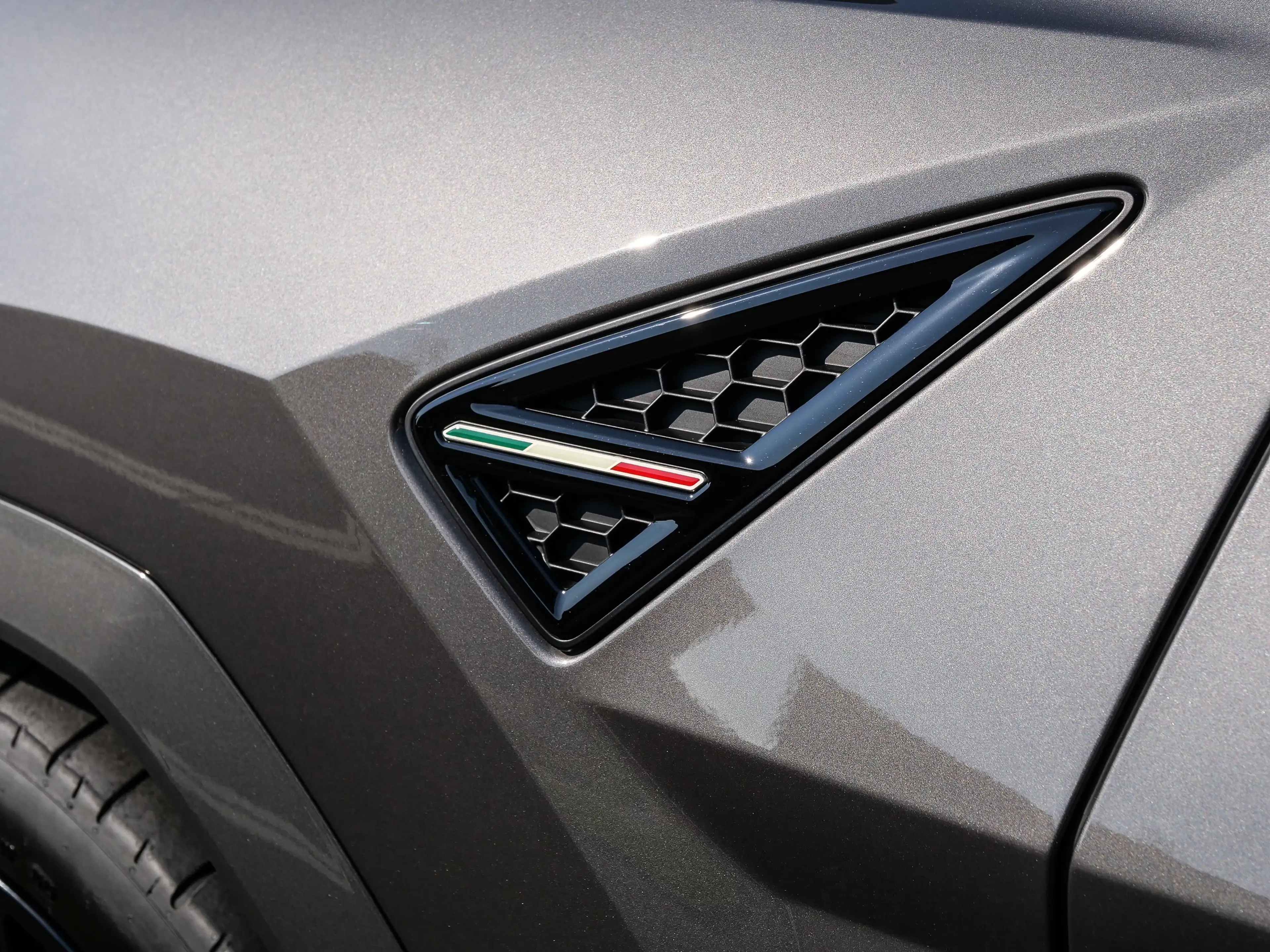 Lamborghini Urus SE Grigio Keres, Panoramic Roof, Style Pack — photo 10