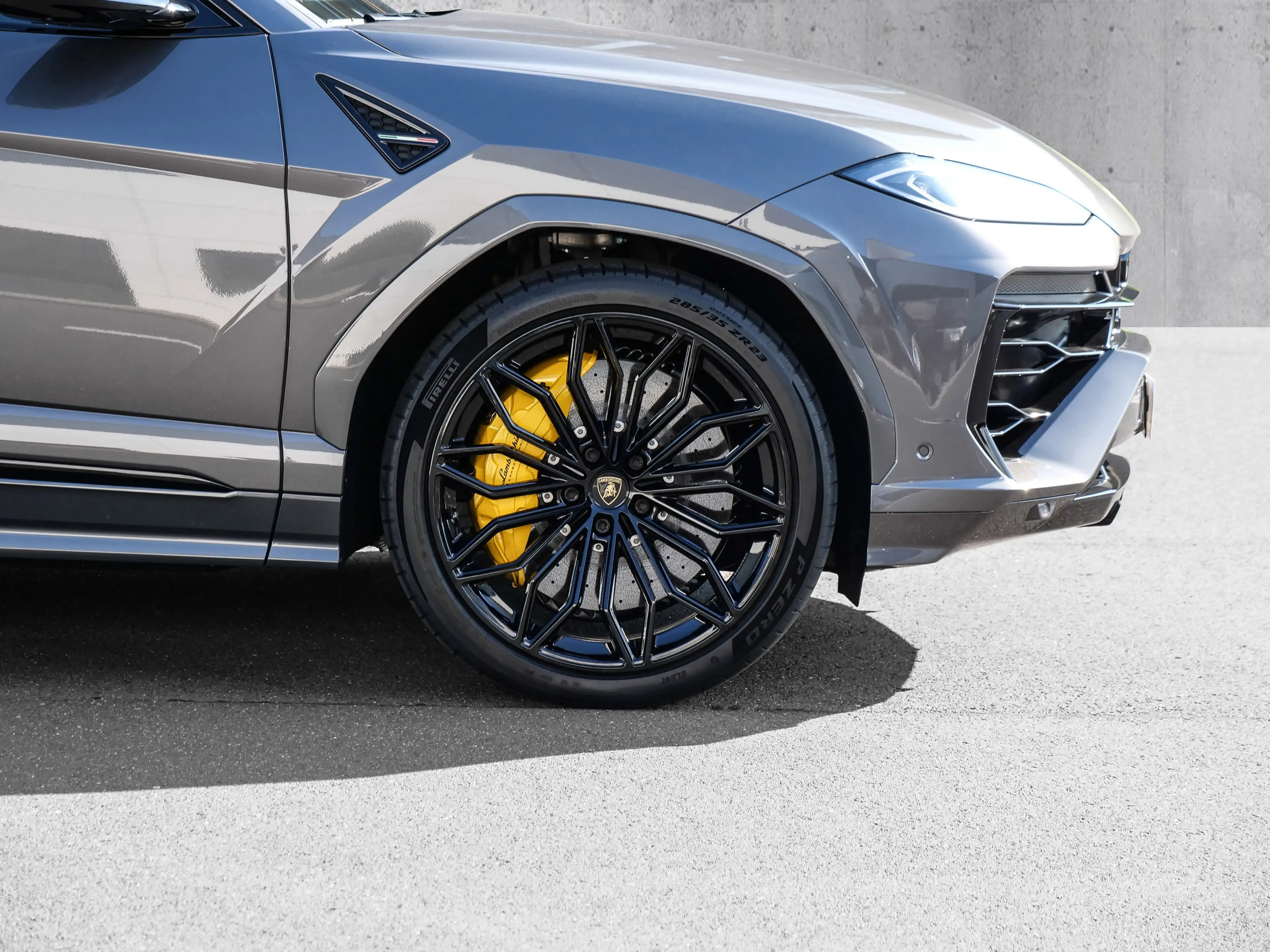 Lamborghini Urus SE Grigio Keres, Panoramic Roof, Style Pack — photo 9