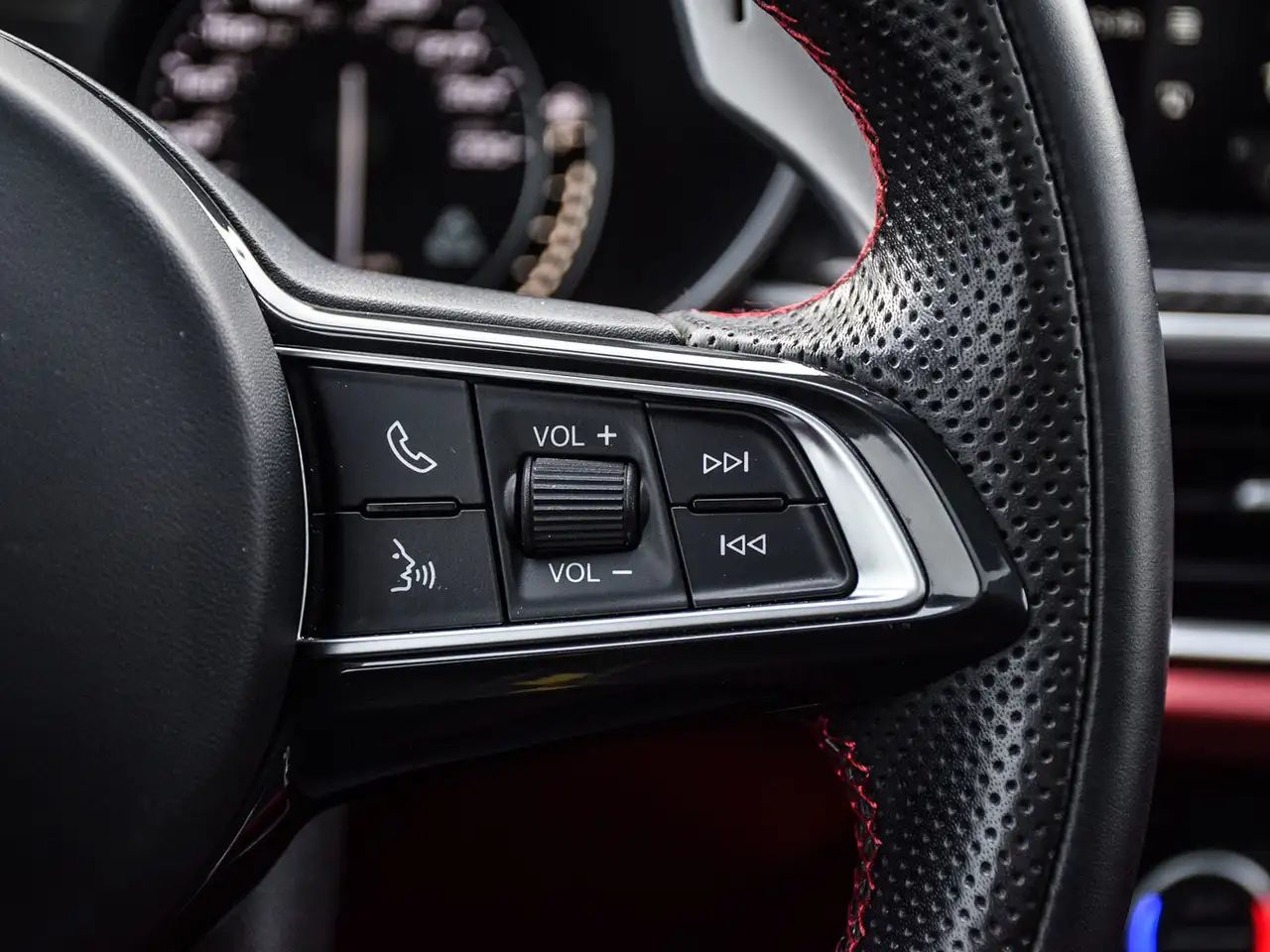Alfa Romeo Stelvio снимка Alfa Romeo Stelvio
