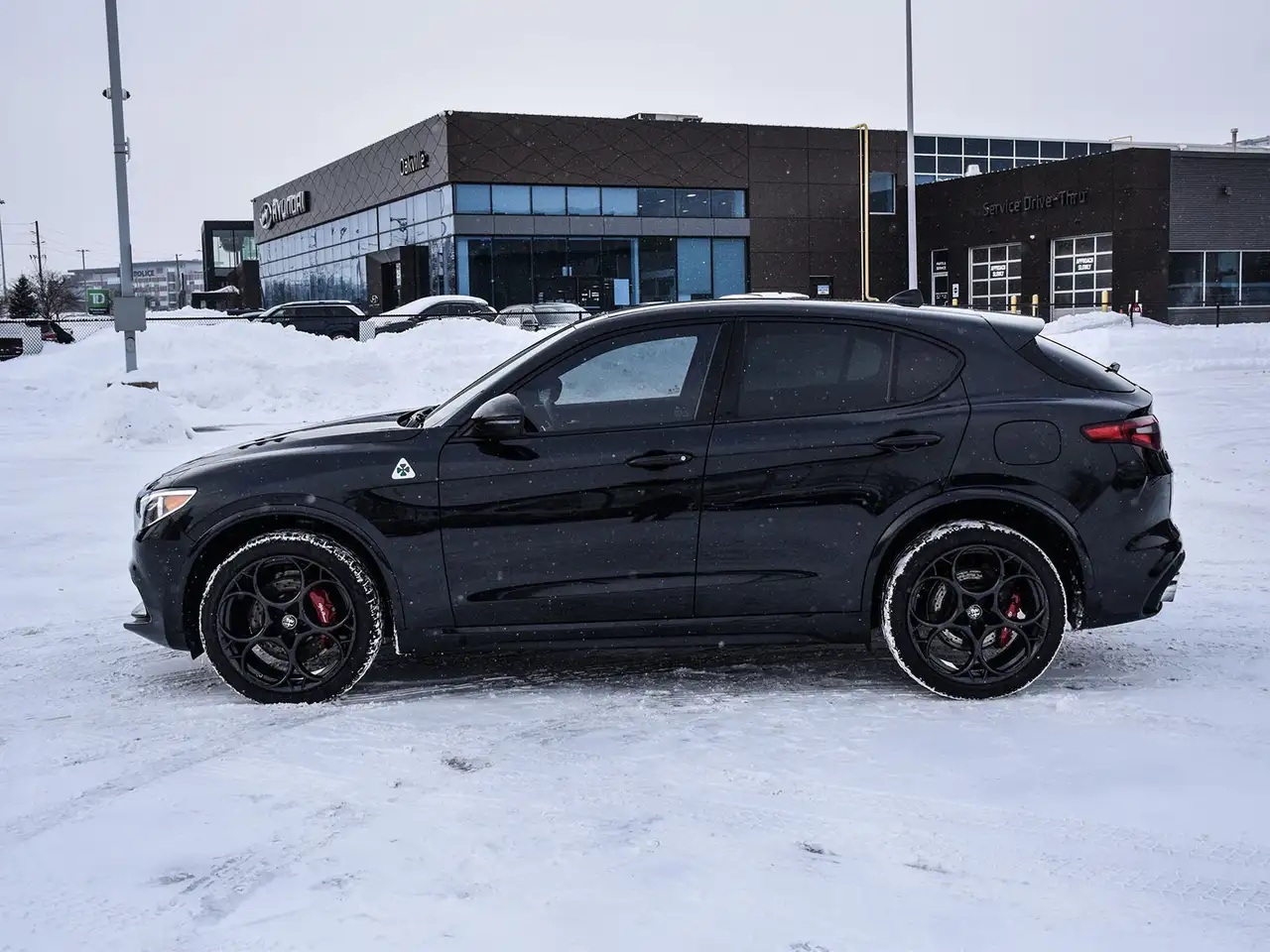 Alfa Romeo Stelvio снимка Alfa Romeo Stelvio