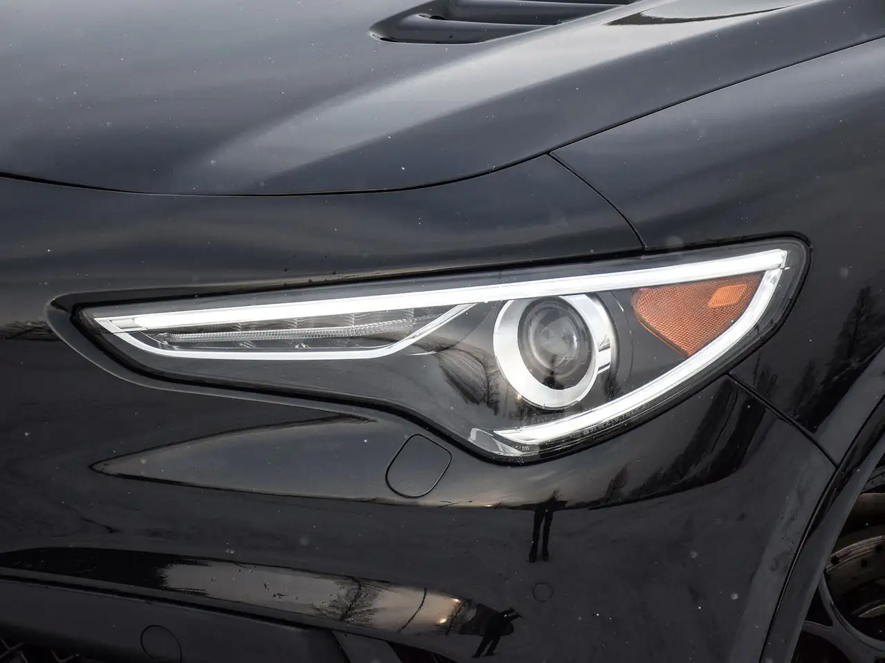 Alfa Romeo Stelvio снимка Alfa Romeo Stelvio