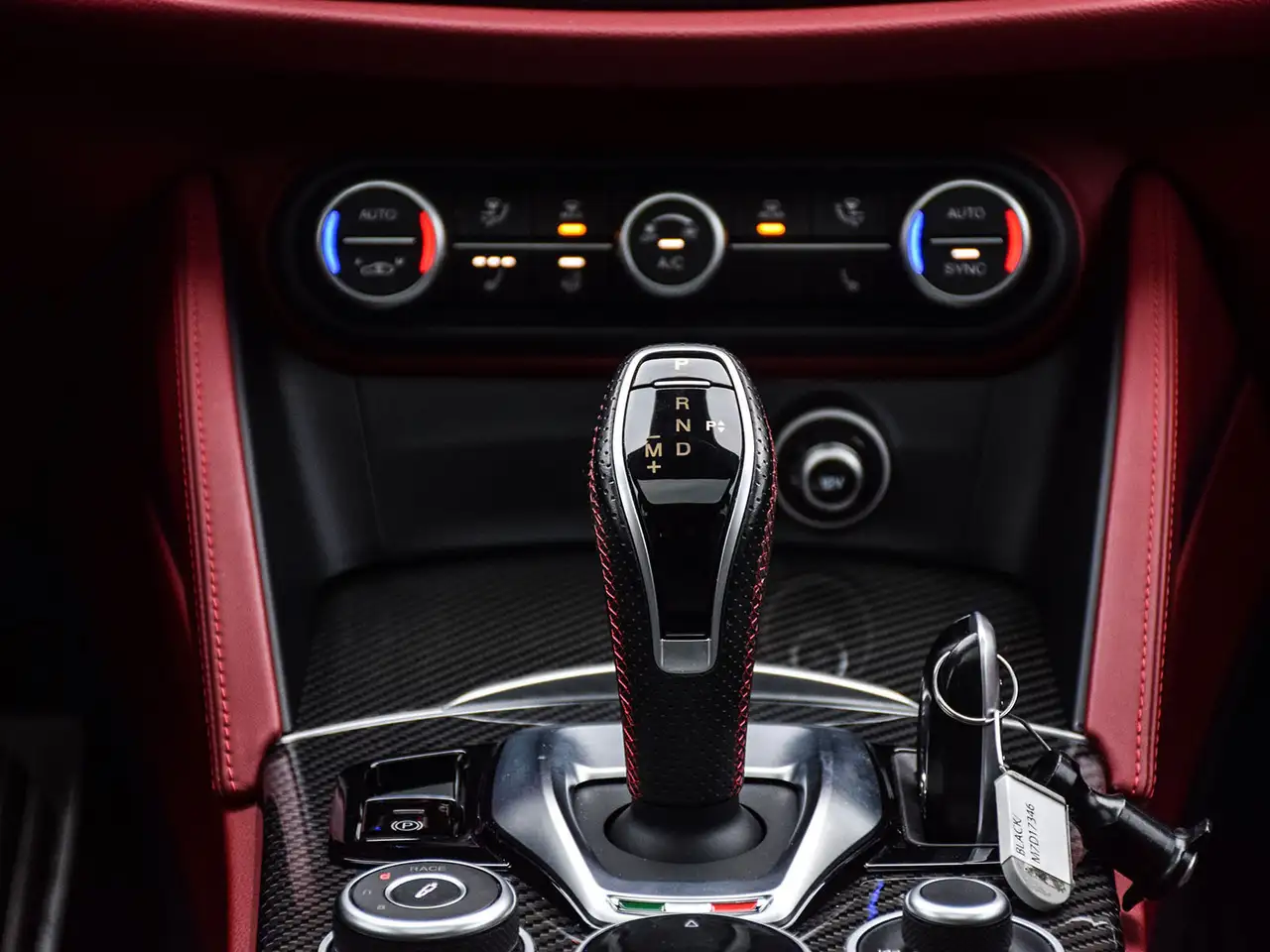 Alfa Romeo Stelvio снимка Alfa Romeo Stelvio