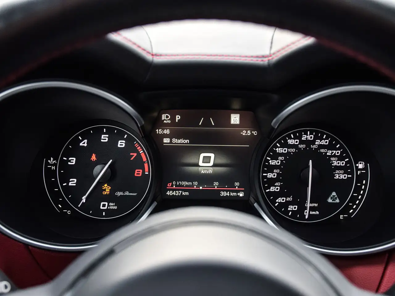 Alfa Romeo Stelvio снимка Alfa Romeo Stelvio