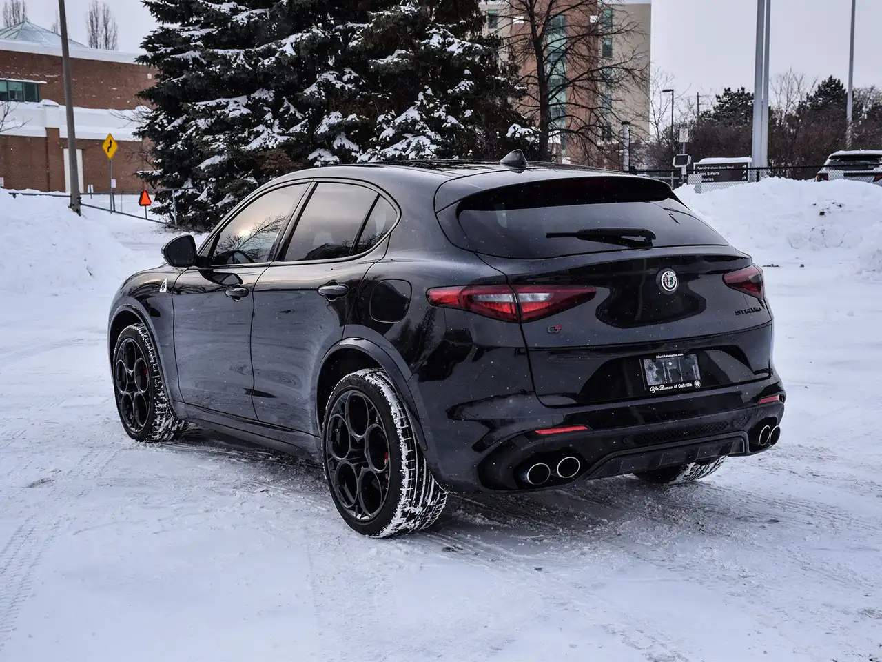 Alfa Romeo Stelvio снимка Alfa Romeo Stelvio