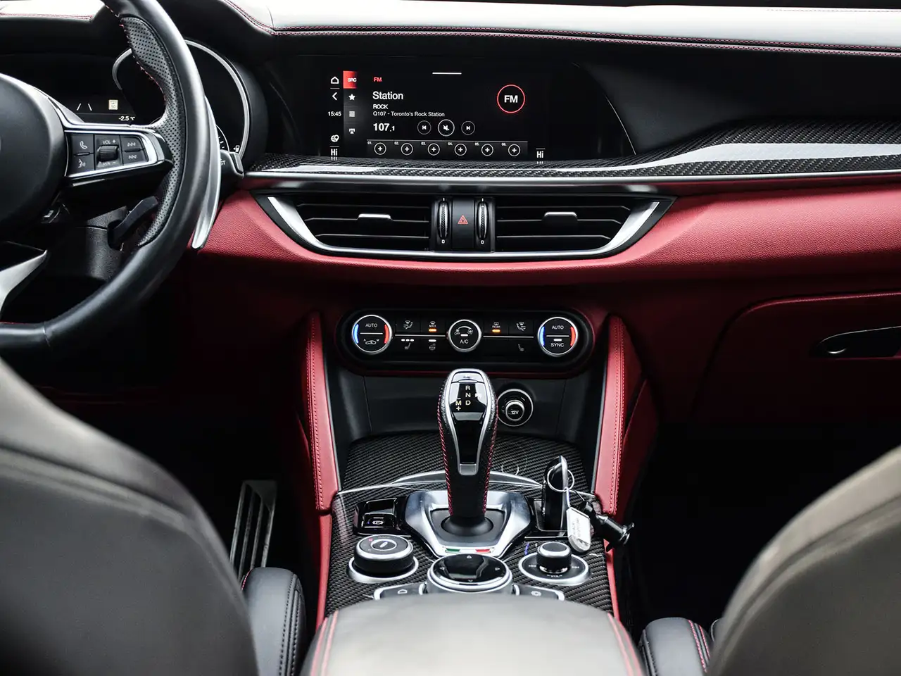 Alfa Romeo Stelvio снимка Alfa Romeo Stelvio