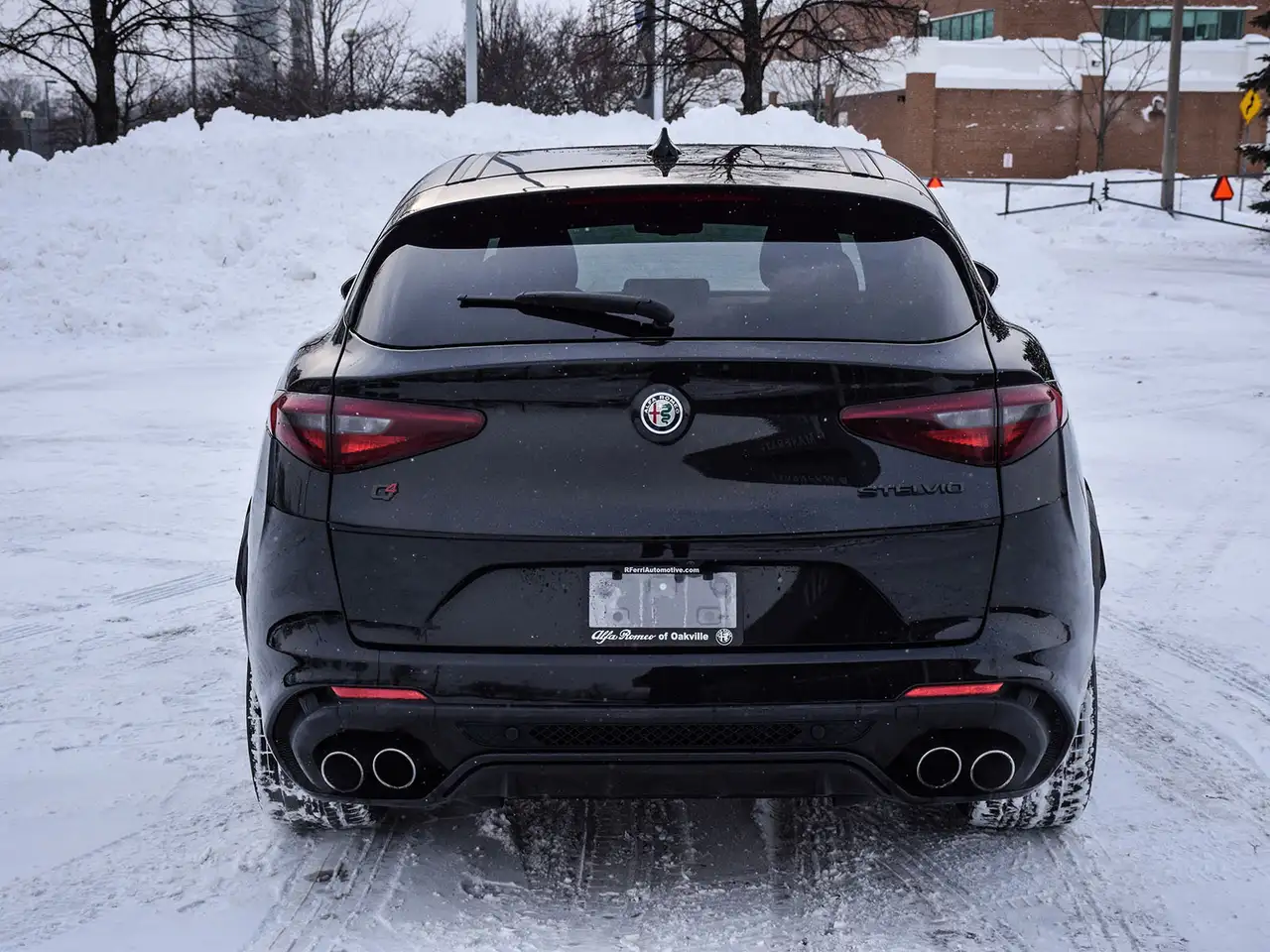 Alfa Romeo Stelvio снимка Alfa Romeo Stelvio