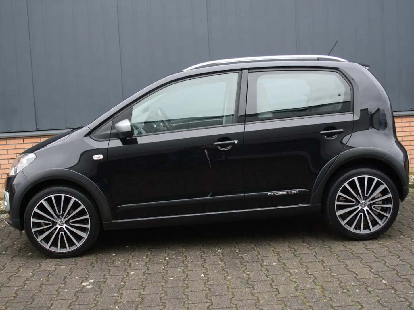 Volkswagen up! 1.0 cross up! BlueM. Zwart - 2