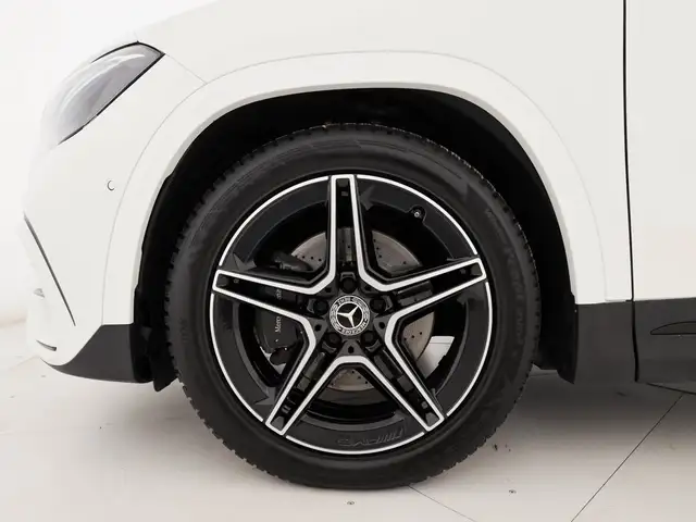 Mercedes-Benz GLA view 7