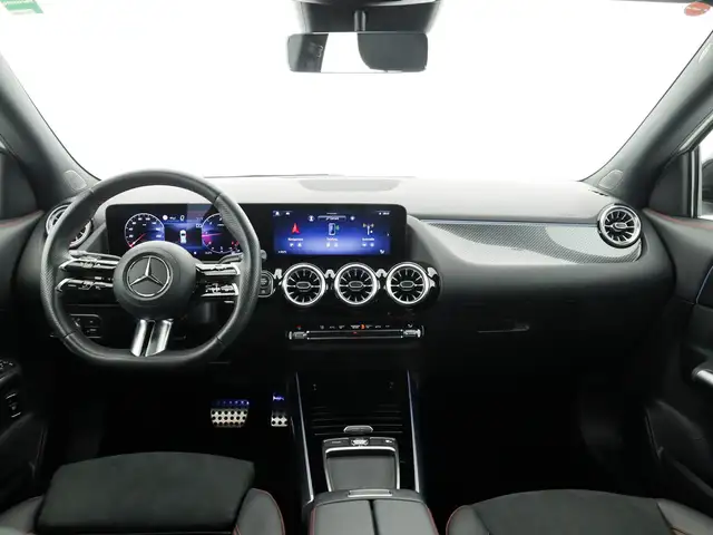 Mercedes-Benz GLA view 9