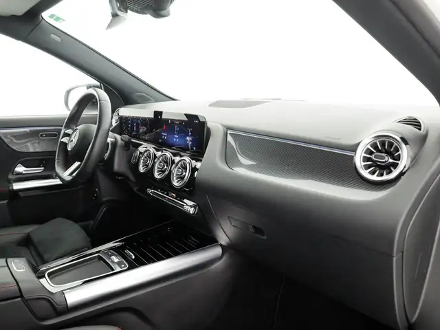 Mercedes-Benz GLA view 10