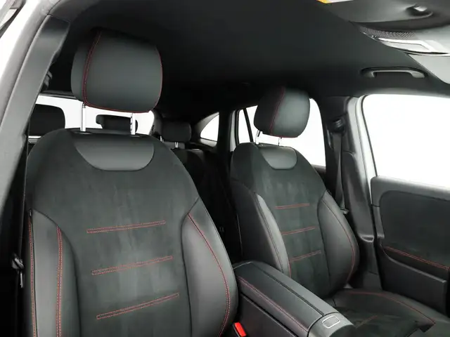 Mercedes-Benz GLA view 12
