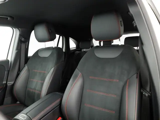 Mercedes-Benz GLA view 13