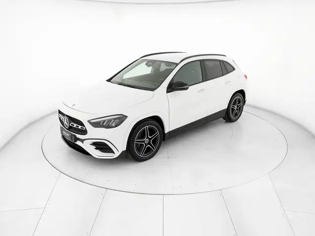 Mercedes-Benz GLA view 2