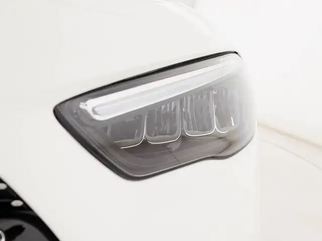 Mercedes-Benz GLA view 8