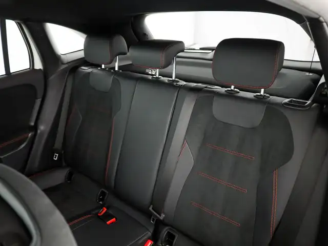 Mercedes-Benz GLA view 14