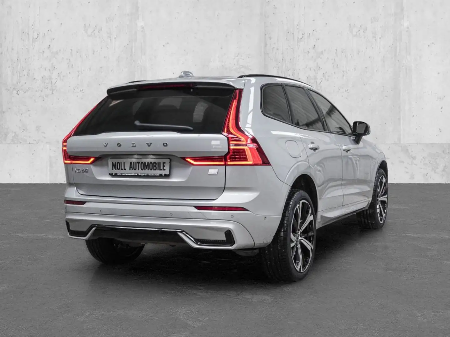 Volvo XC60 Ultimate Dark Recharge Plug-In Hybrid AWD T8 Twin Silber - 2