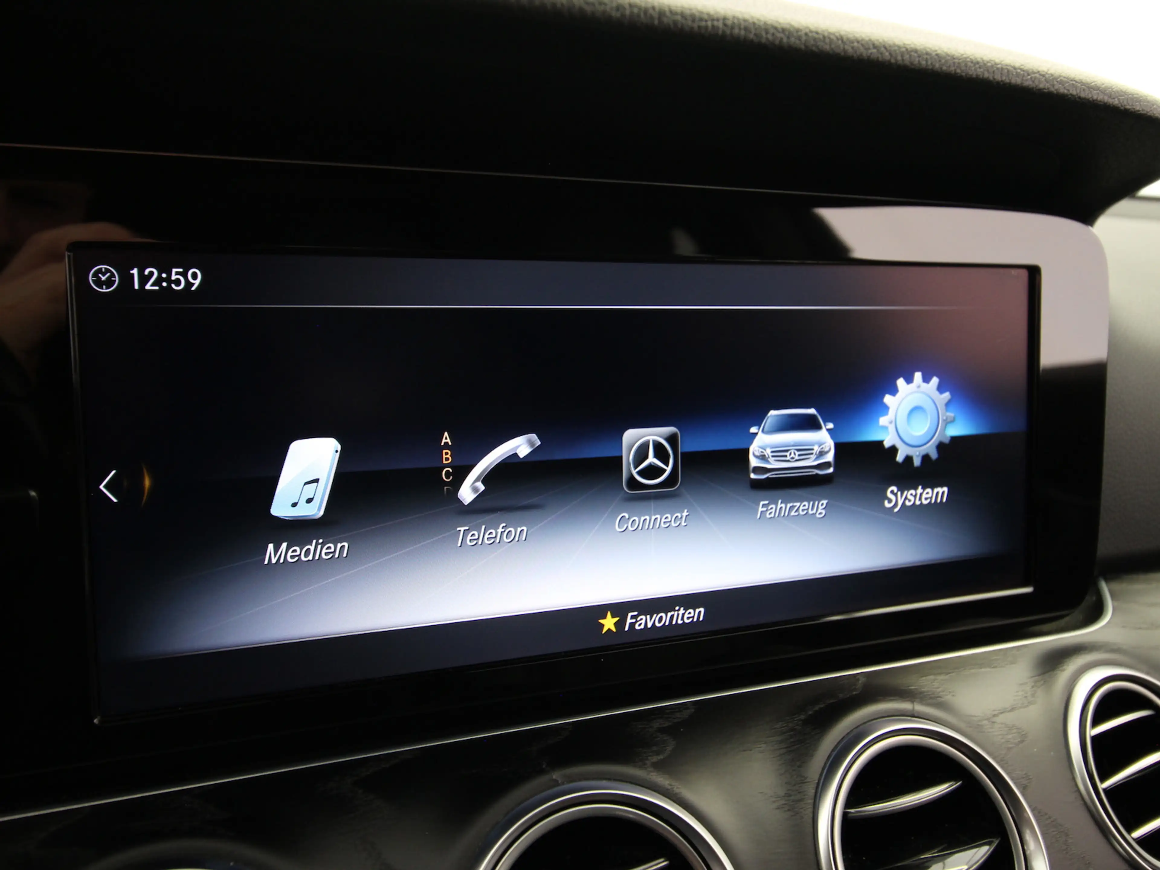 Mercedes-Benz E 220 d T Avantgarde LED+KAMERA+NAVI+AHK — photo 14