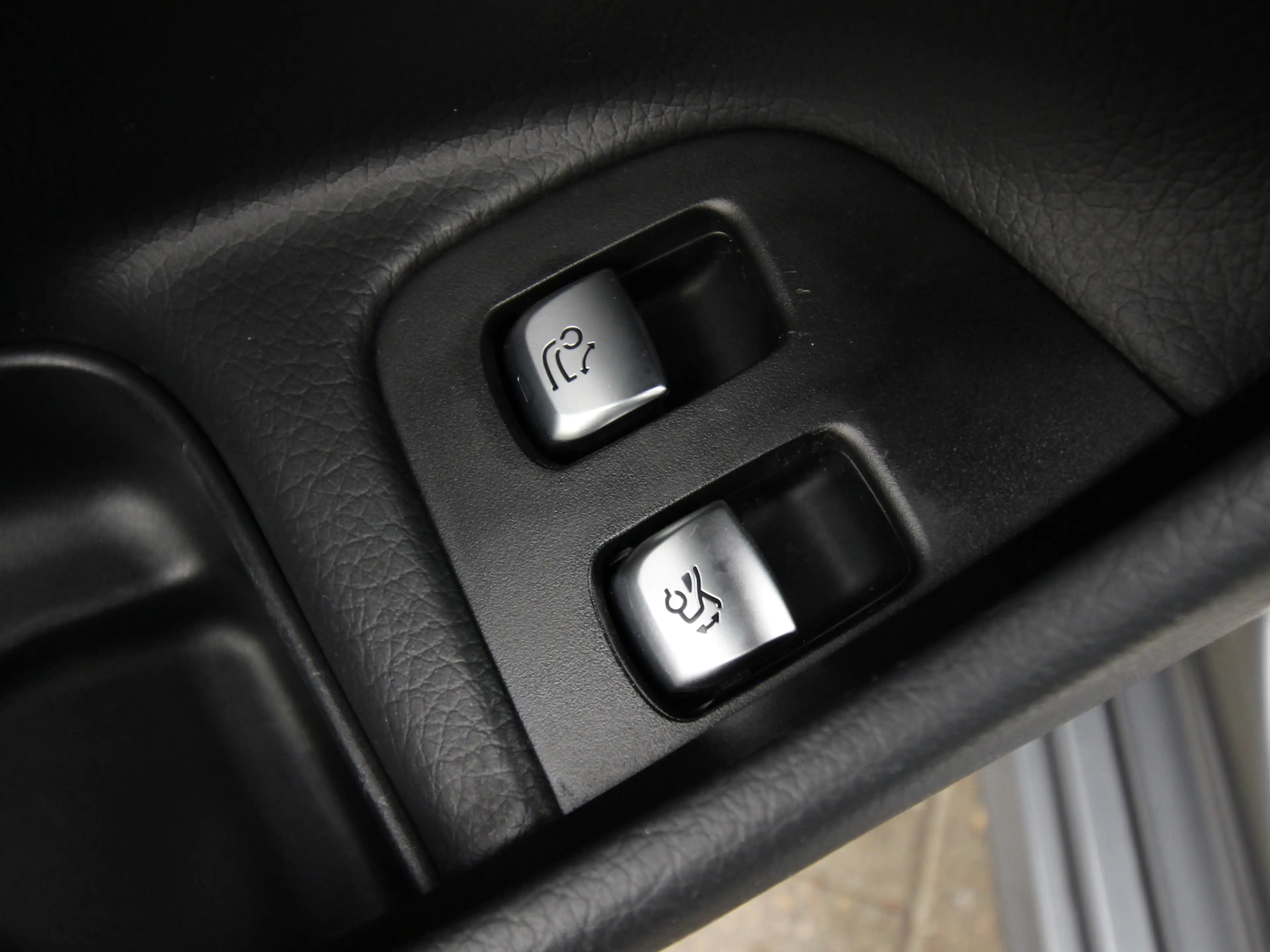 Mercedes-Benz E 220 d T Avantgarde LED+KAMERA+NAVI+AHK — photo 24