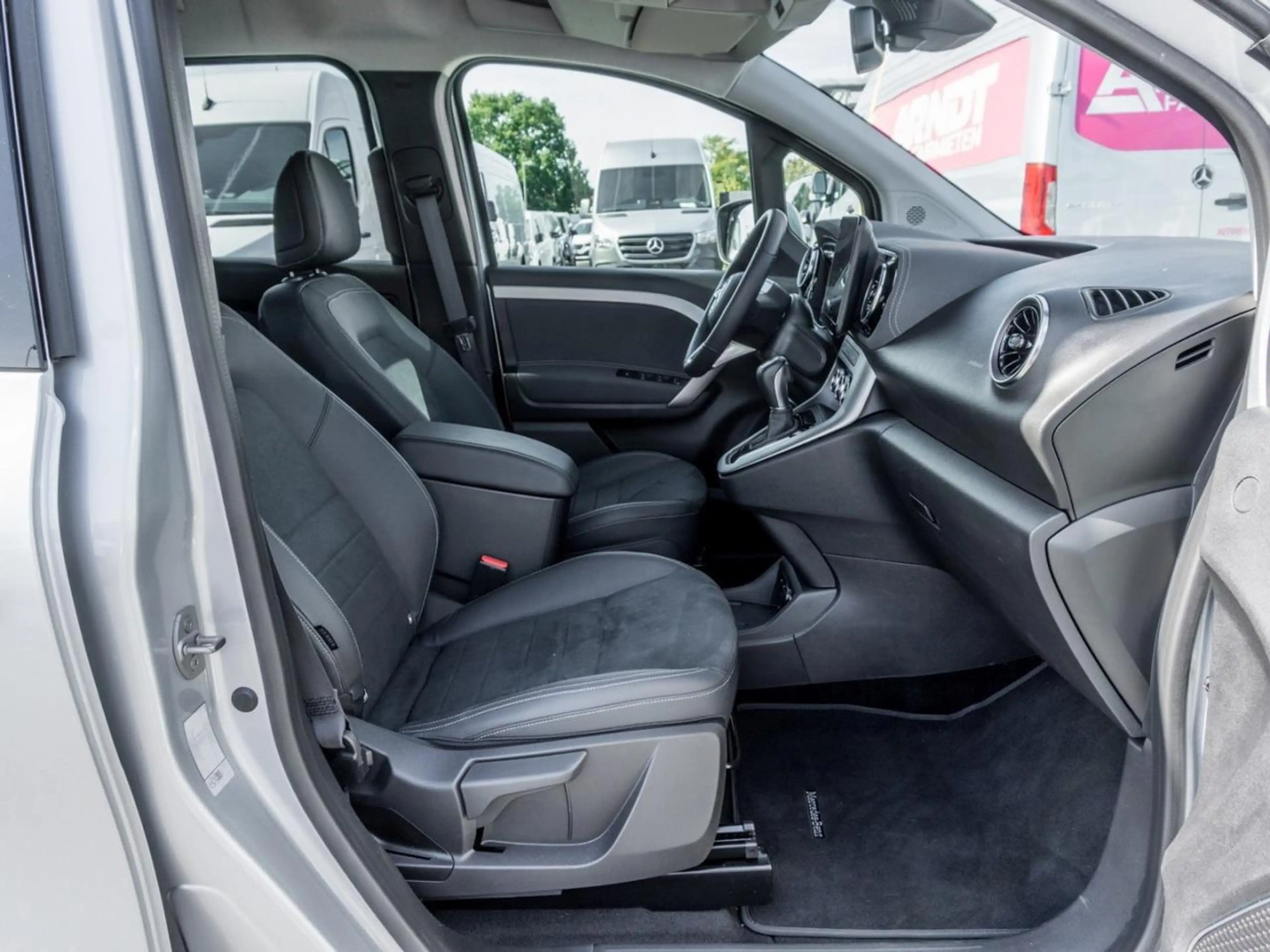 Mercedes-Benz T-Class T 180 d Standard MBUX Navi+ Kamera Totwinkel AHK — photo 9