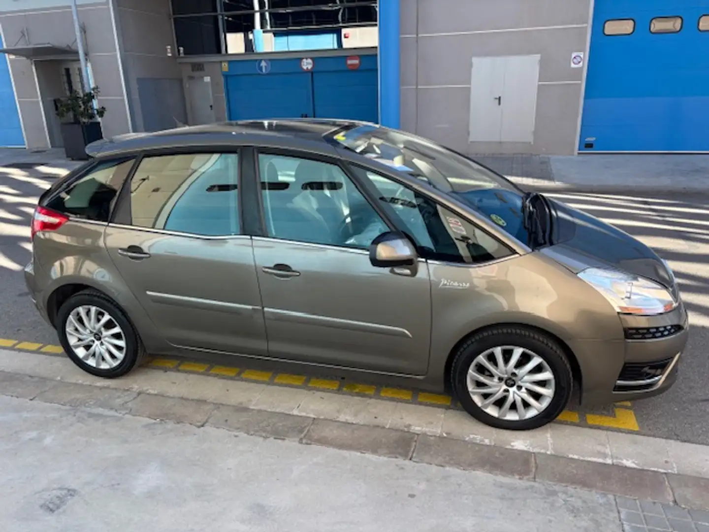 Citroen C4 Picasso 1.6HDI Avatar CMP Marrón - 2