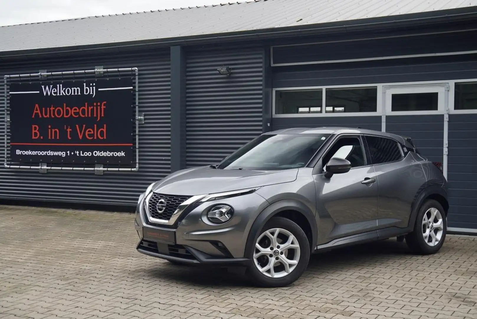 Nissan Juke 1.0 DIG-T N-Connecta AUT CAMERA LED CARPLAY KEYLES Grijs - 1