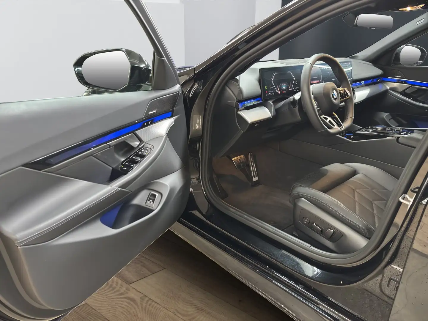 BMW 520 d Touring [M Sport Pro, AHK, ACC, h&k Sound] Noir - 2