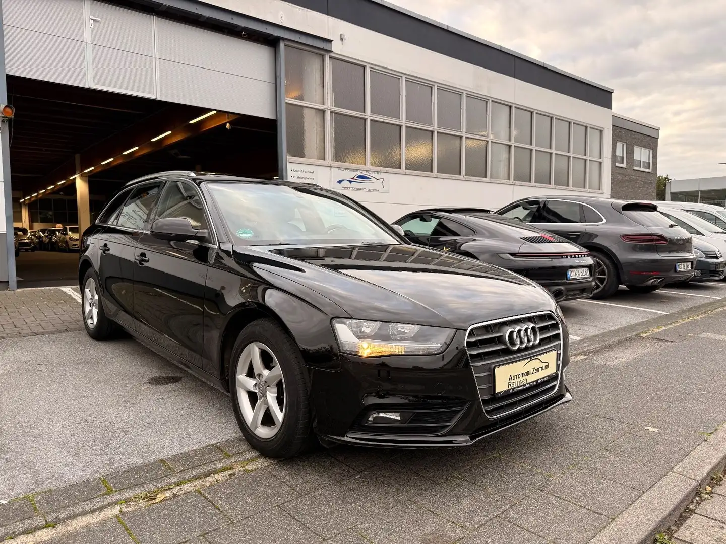 Audi A4 2.0 TDI Avant Ambiente 2.HAND*PANO*LEDER*NAVI Schwarz - 1