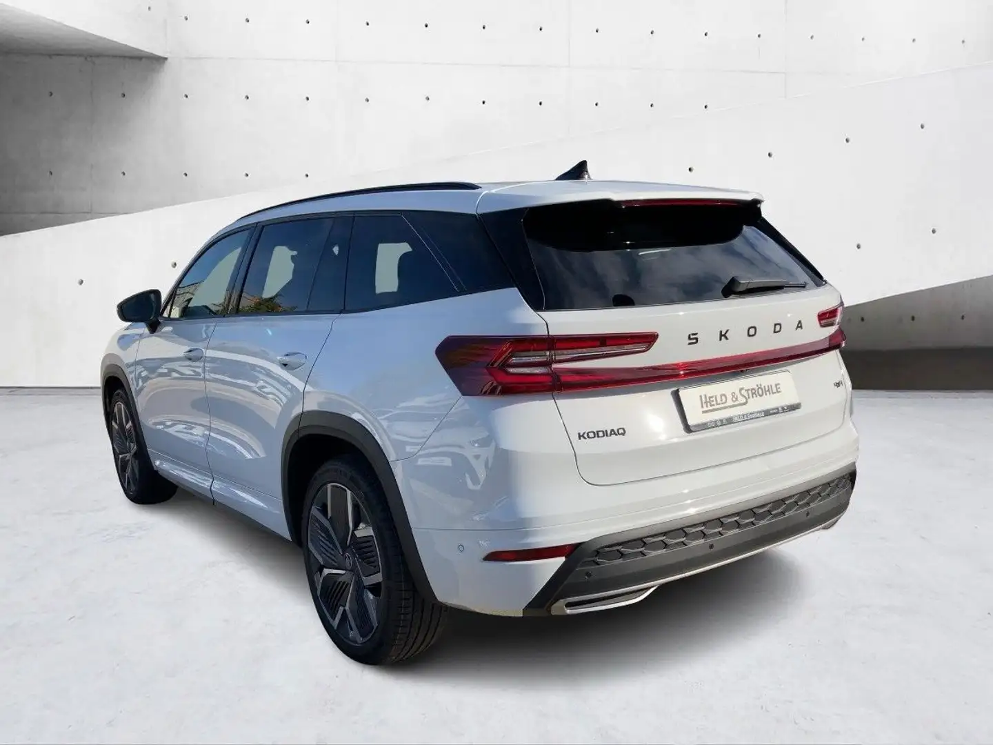 Skoda Kodiaq Sportline 2,0 TDI 142 kW 4x4 PANO AHK HUD Белый - 2