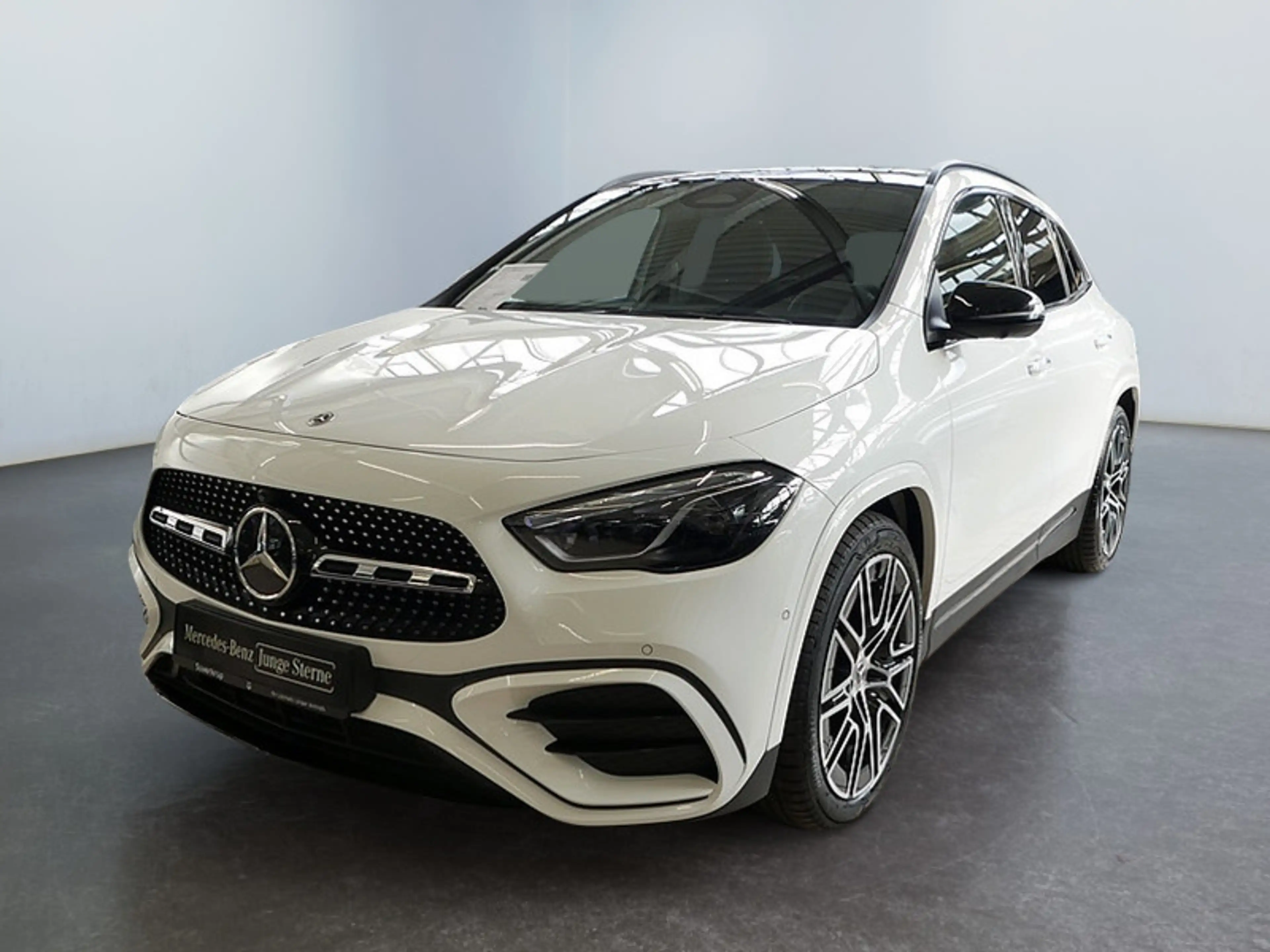 Mercedes-Benz GLA 200 d // AMG NIGHT MEMO MULTI 360 AHK KAMERA — photo 2